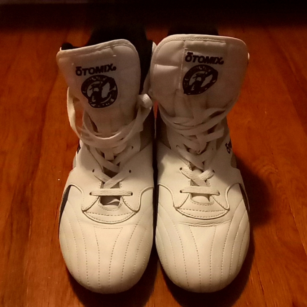Otomix- men's size-12 workout sneakers. Great for any work out. Worn 5 times.
